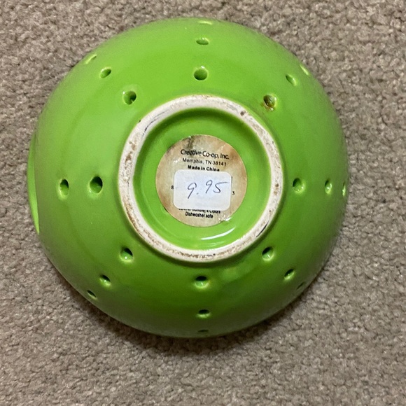 Creative CoOp Green Ceramic Colander - Picture 4 of 5